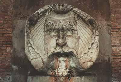 Nærbillede af masken på Fontænen på Piazza Pietro d'Illiria