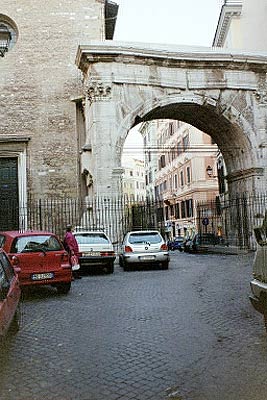 Den gamle Porta Esquilina i Via di San Vito kaldes idag Gallienus-Buen