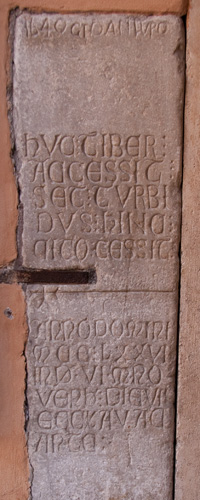 Arco dei Banchi: Indskrift om oversvømmelse i 1277. - Foto: Cop. Leif Larsson