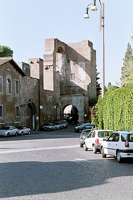 Byporten Porta Caelimontana kendes idag som Dolabella's Bue