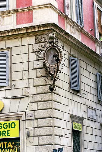 Nærbillede af Maria-billedet på hjørnet af Via Cavour og Via Sforza