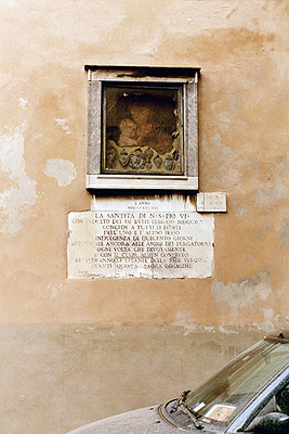 Edicola på mur i Via di Tor de' Conti