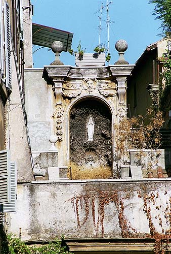 En edicola på terrassen til Istituto Angelo Mai