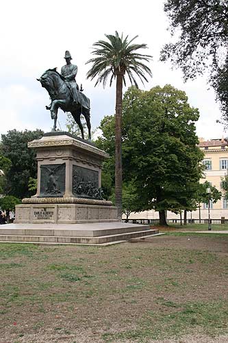 Giardino Carlo Alberto med rytterstatuen af Carlo Alberto di Savoia-Carignano 