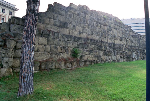 Servius-Muren foran Stazione Termini