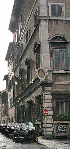 Via dei Farnesi set fra Piazza Farnese mod Kirken Santa Maria dell'Orazione e Morte. Cop. Leif Larsson