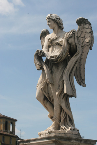 Foto af englestatue p Ponte Sant-Angelo. cop.:Leif Larsson