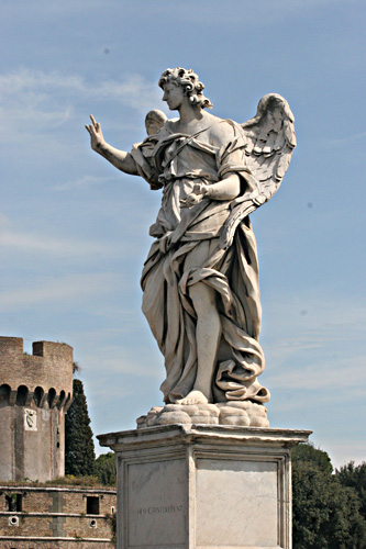 Foto af englestatue p Ponte Sant-Angelo. cop.:Leif Larsson