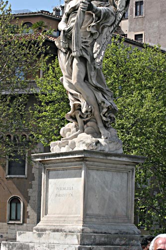 Foto af englestatue p Ponte Sant-Angelo. cop.:Leif Larsson