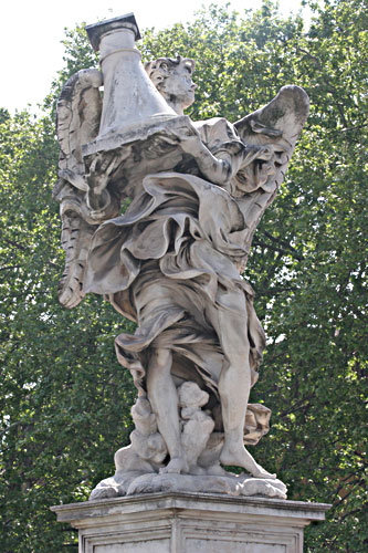 Foto af englestatue p Ponte Sant-Angelo. cop.:Leif Larsson