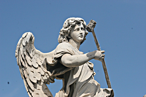 Foto af englestatue p Ponte Sant-Angelo. cop.:Leif Larsson