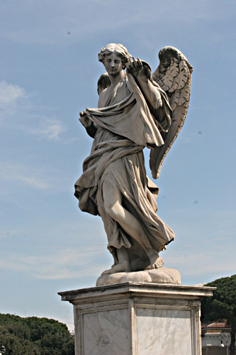 Foto af englestatue p Ponte Sant-Angelo. cop.:Leif Larsson