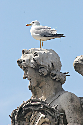 Foto af englestatue p Ponte Sant-Angelo. cop.:Leif Larsson