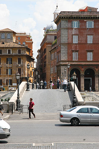 Ponte Sisto set fra Trastevere mod Via dei Pettinari og Ospizio dei Mendicanti - cop.Leif Larsson