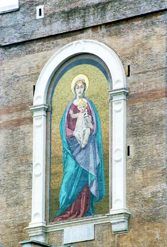 Mosaik over Porta Pia set fra Piazzale di Porta Pia 