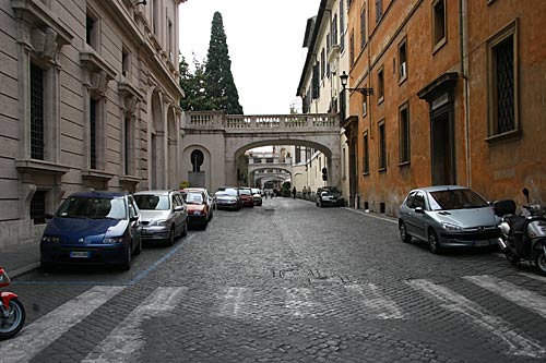 Via della Pilotta med de mange buer