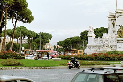 Fra Piazza Venezia ser vi ud mod Via dei Fori Imperiali