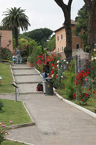 Foto fra Roseto di Roma, sti langs Via di Valle Murcia