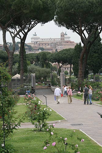 Foto fra Roseto di Roma: indgang ved Via di Valle Murcia