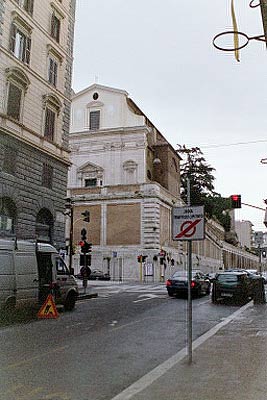 Kirken San Francesco di Paola på hjørnet af Piazza San Francesco di Paola og Via del Fagutale