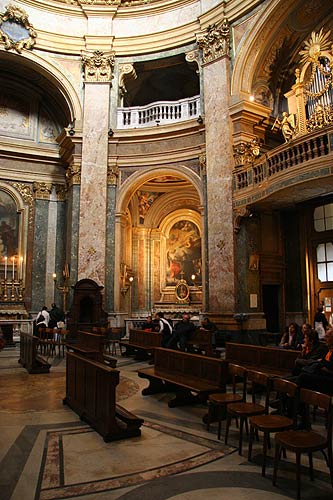 Foto af Kirken Santissimo Nome di Maria: første kapel i højre side