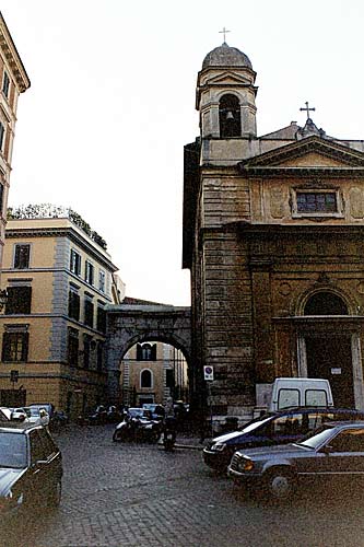 Foto fra Via di San Vito med Kirken San Vito og Gallienus-Buen. cop.Leif Larsson 