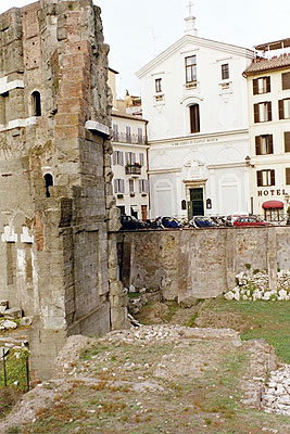 Augustus' Forum med Kirken Santi Quirico e Giulitta i baggrunden