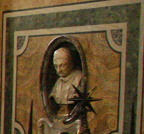 Dåbskapellet (Battistero), 1. kapel i højre side: monument for Pave Benedikt XIII