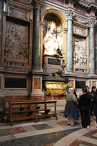 Cappella Sistina i Kirken Santa Maria Maggiore: gravmæle for Pave Pius V