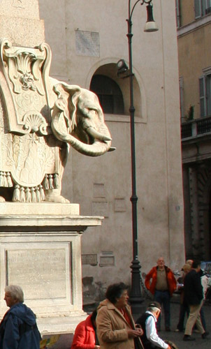 De mange sten på S.Maria sopra Minerva - cop. Leif Larsson