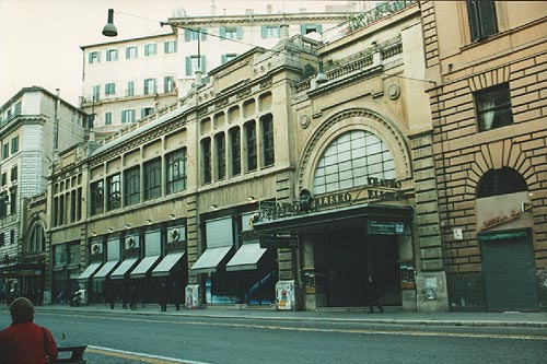 Teatro Eliseo og Cafè Reanult  på Via Nazionale