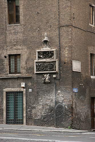 Foto af indskriftsfragmenter på Torre Colonna