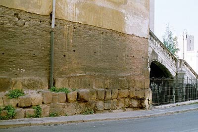 Via Equizia med to tusinde år gamle ruiner