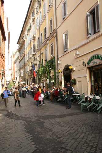 Via del Lavatore set fra Piazza di Trevi 