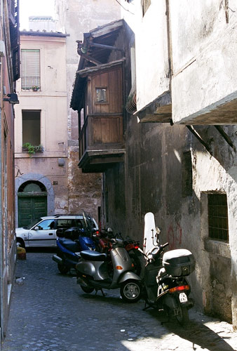 Via Panisperna og Via di Santa Maria Maggiore set fra Via Mazzarino mod Esquilin og Santa Maria Maggiore