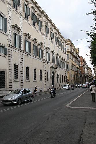 Via del Quirinale med Palazzo del Quirinale på venstre side