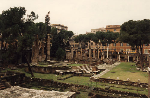 Largo Argentina med det runde tempel B i midten - cop.Leif Larsson