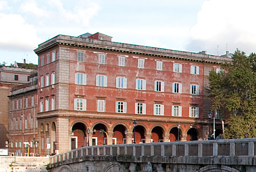 Ponte Sisto set fra Trastevere mod Via dei Pettinari og Ospizio dei Mendicanti - cop.Leif Larsson