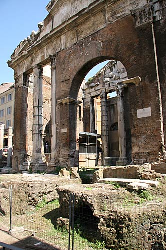 Portico d'Ottavia  - cop.Leif Larsson