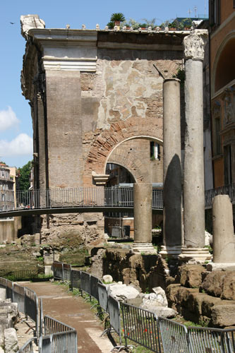 Portico d'Ottavia  - cop.Leif Larsson