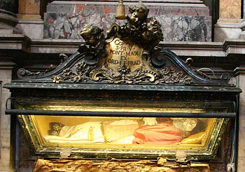 Cappella Sistina i Kirken Santa Maria Maggiore: Pave Pius V's grav