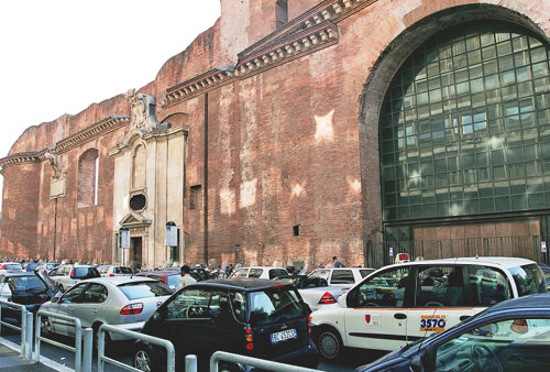 Foto fra Diocletian's Termer: Termemuren ud til Via Parigi