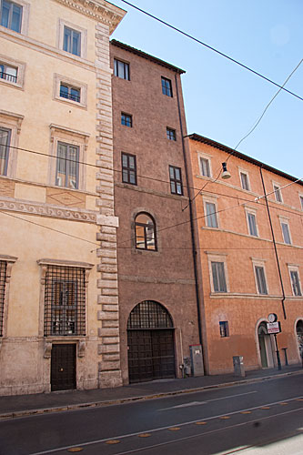 Palazzo Caetani ud mod Via delle Botteghe Oscure. - cop. Leif Larsson